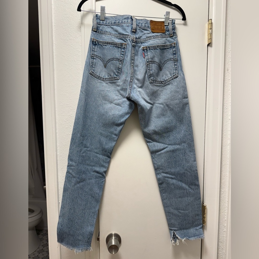 Levi’s Wedgie Fit Jeans 100% Cotton High Rise Frayed Hem Vintage Wash | Size 24 - Picture 3 of 4